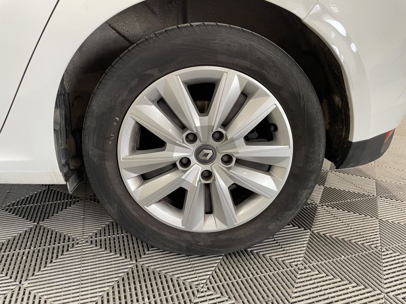 RENAULT MEGANE IV BERLINE 2021 - Photo n°35