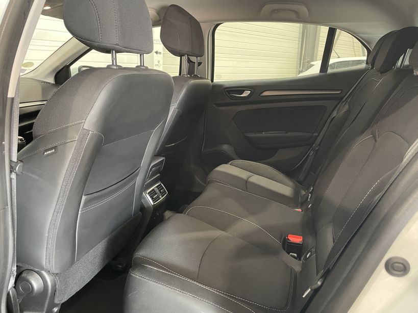 RENAULT MEGANE IV BERLINE 2021 - Photo n°12