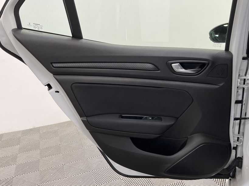 RENAULT MEGANE IV BERLINE 2021 - Photo n°36