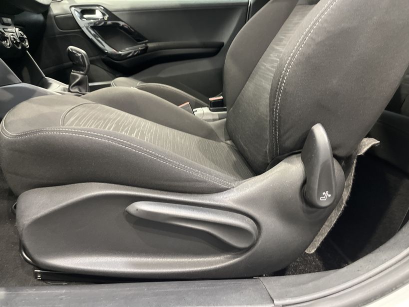 PEUGEOT 208 2013 - Photo n°37