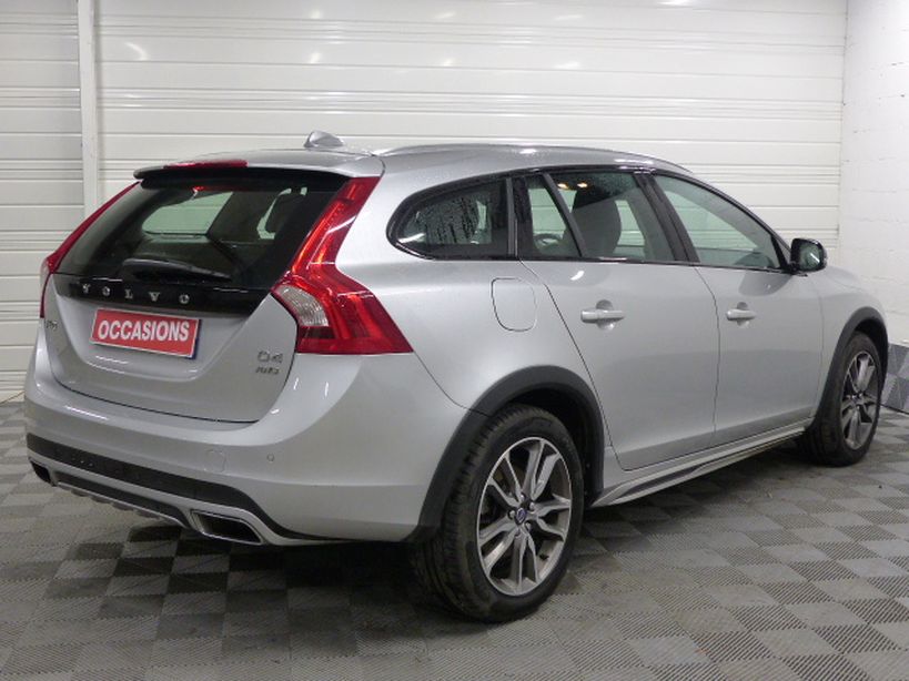 VOLVO V60 CROSS COUNTRY 2015 - Photo n°5