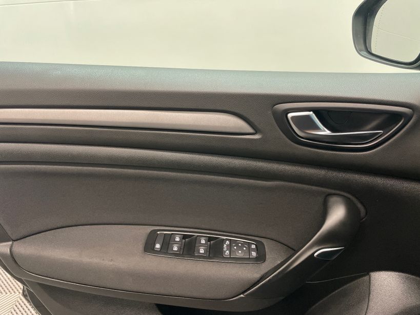 RENAULT MEGANE IV BERLINE 2022 - Photo n°24