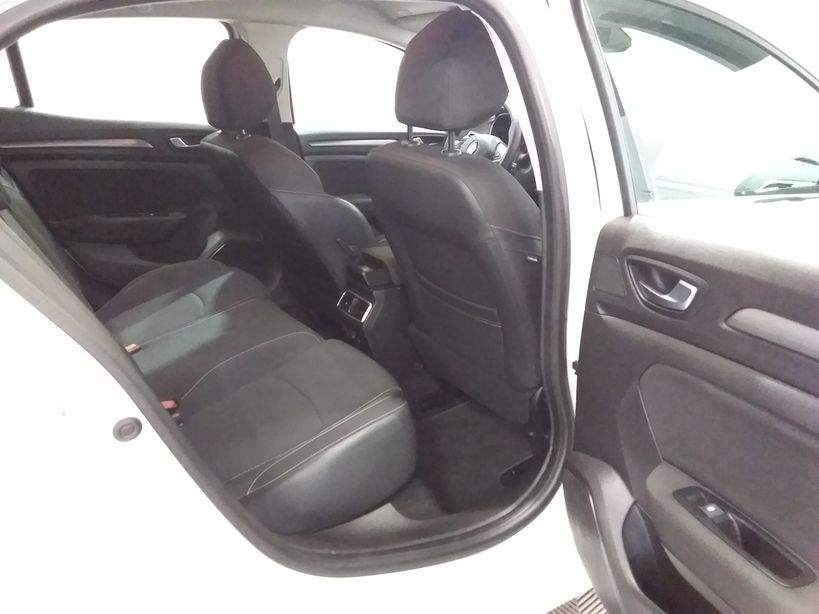 RENAULT MEGANE IV BERLINE 2021 - Photo n°8