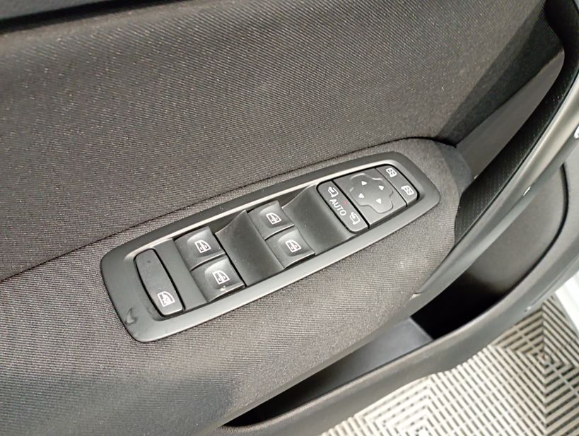 RENAULT MEGANE IV BERLINE 2021 - Photo n°36