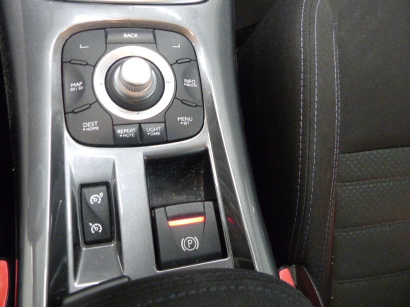 RENAULT LAGUNA COUPE 2011 - Photo n°9