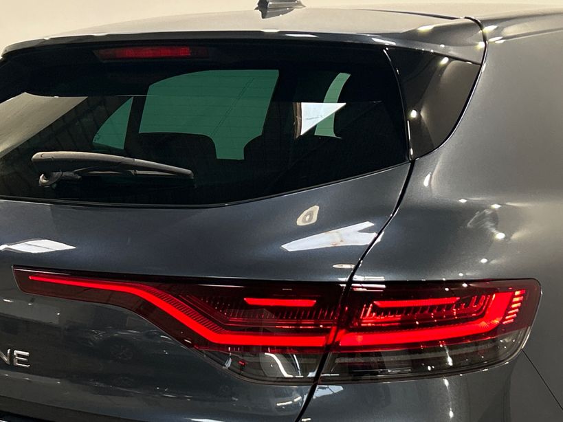 RENAULT MEGANE IV BERLINE 2021 - Photo n°8