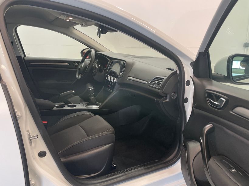 RENAULT MEGANE IV BERLINE 2022 - Photo n°7