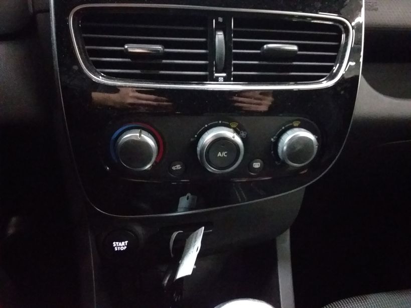 RENAULT CLIO IV ESTATE 2018 - Photo n°19