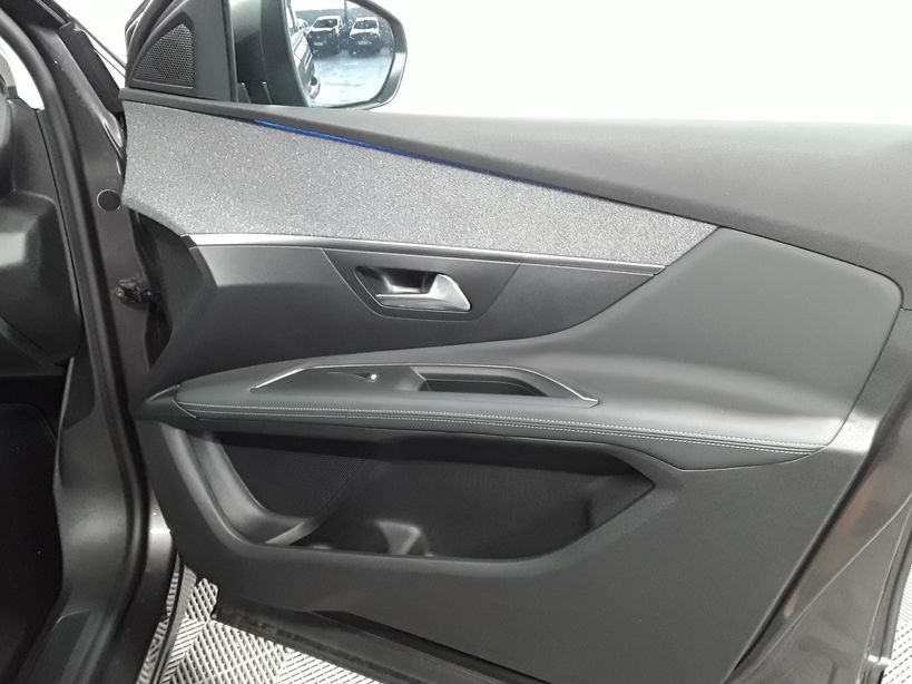 PEUGEOT 3008 2021 - Photo n°8
