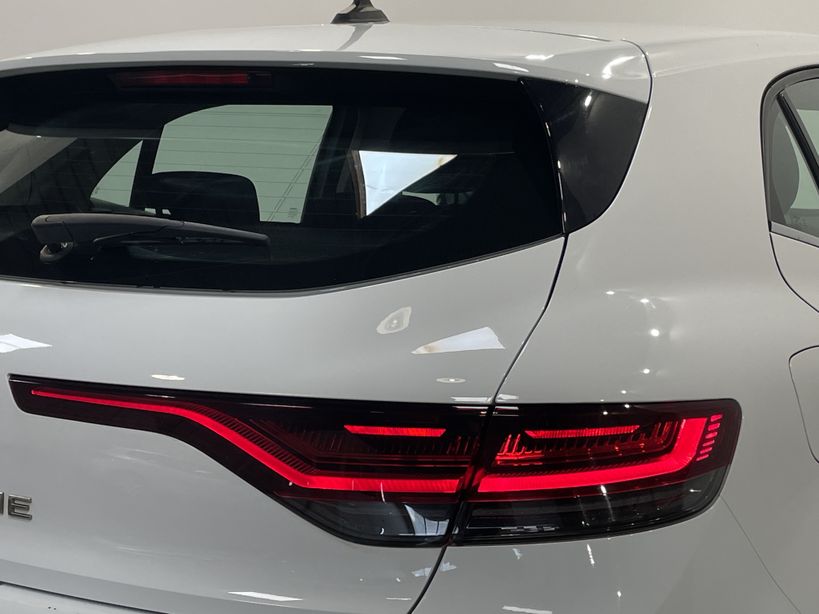 RENAULT MEGANE IV BERLINE 2021 - Photo n°8