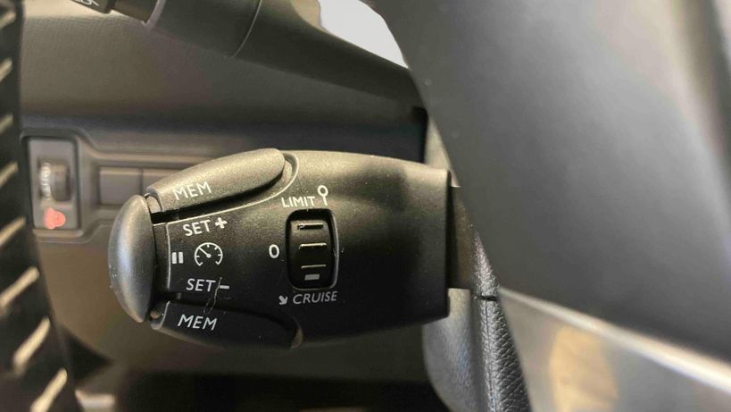PEUGEOT 308 2018 - Photo n°16