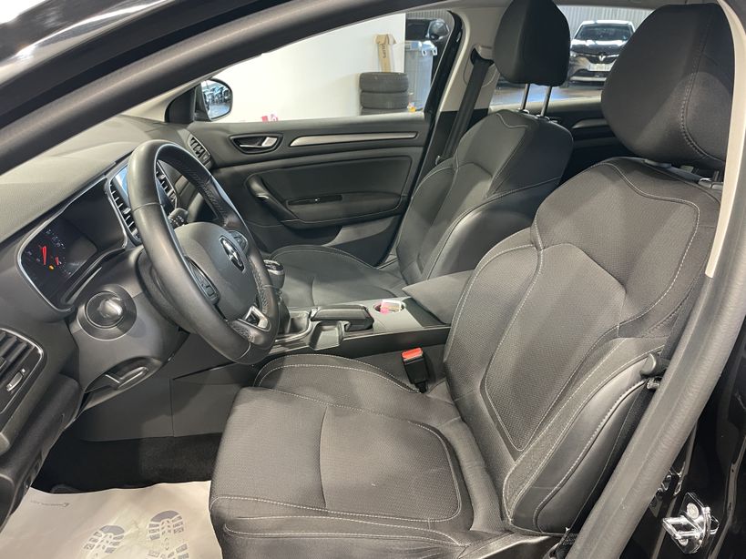 RENAULT MEGANE IV BERLINE 2022 - Photo n°11