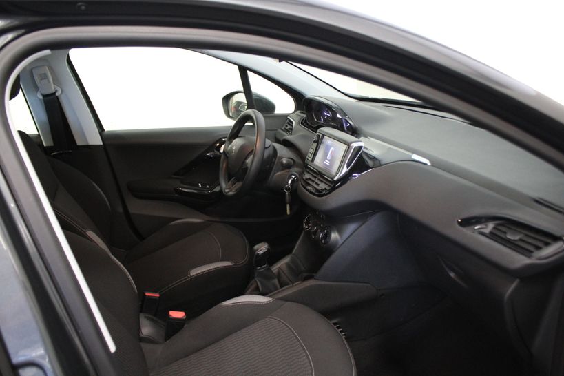PEUGEOT 208 2016 - Photo n°6