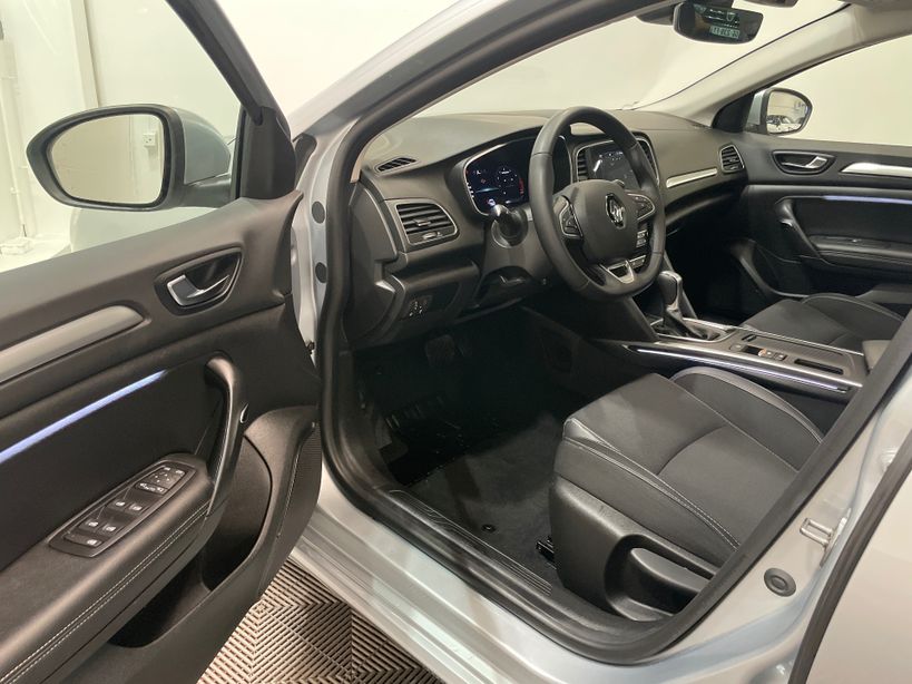 RENAULT MEGANE IV BERLINE 2023 - Photo n°11