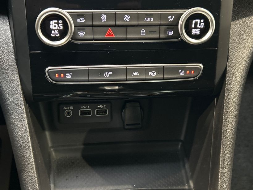RENAULT MEGANE IV BERLINE 2021 - Photo n°18