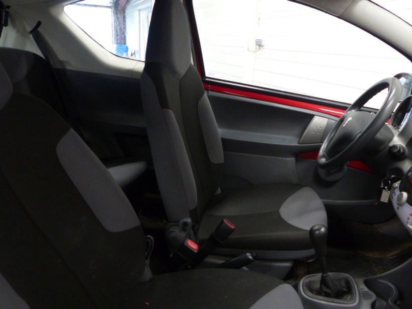 PEUGEOT 107 2010 - Photo n°6