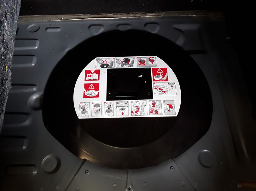 RENAULT CLIO IV ESTATE 2017 - Photo n°28