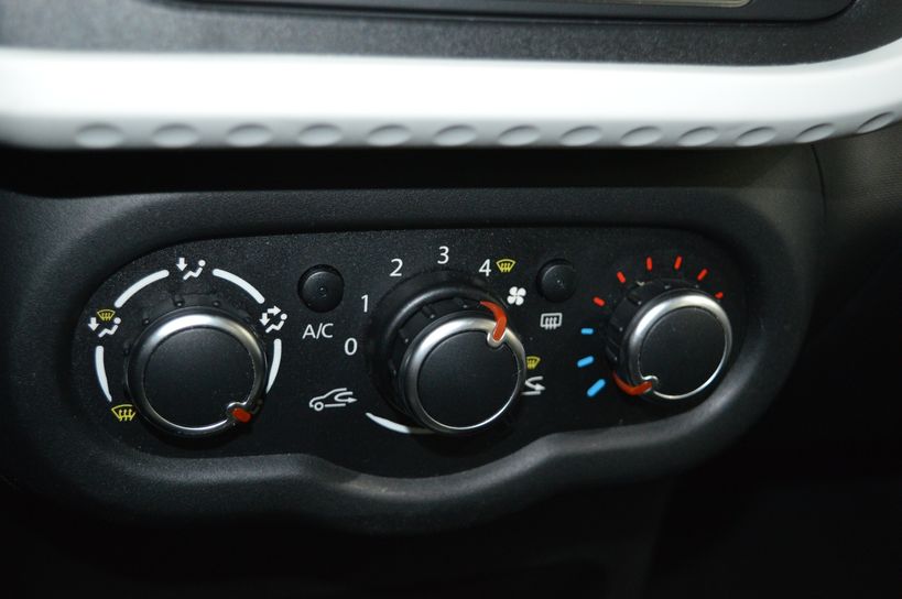 RENAULT TWINGO III 2015 - Photo n°16