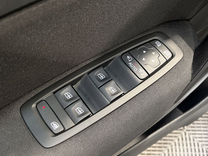 RENAULT MEGANE IV ESTATE 2022 - Photo n°32