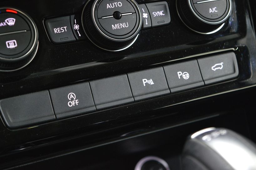 VOLKSWAGEN TOURAN 2016 - Photo n°28