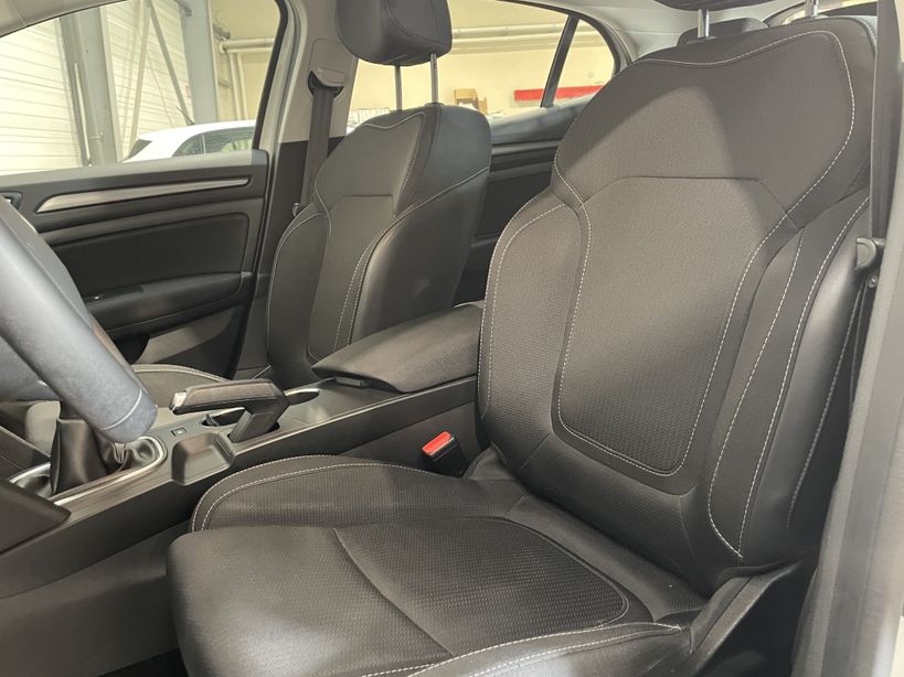 RENAULT MEGANE IV BERLINE 2021 - Photo n°11