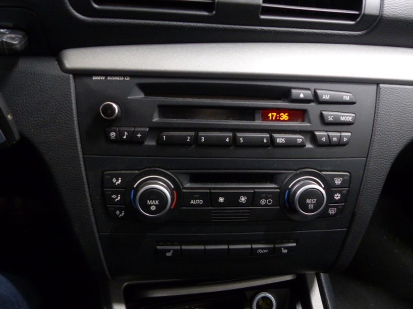BMW SERIE 1 E81 2008 - Photo n°9