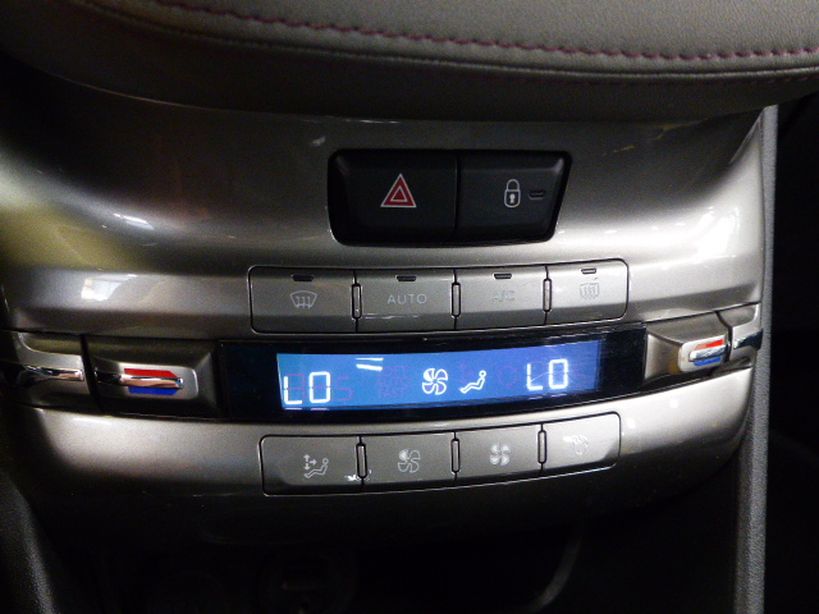 PEUGEOT 208 2014 - Photo n°9