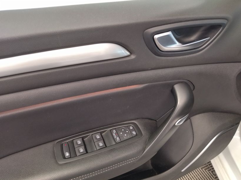 RENAULT MEGANE IV BERLINE 2018 - Photo n°25