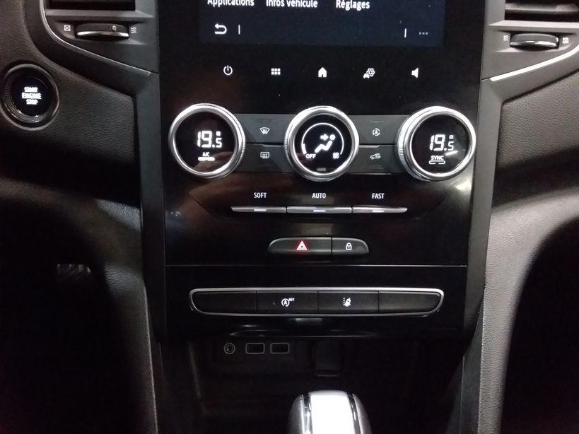 RENAULT MEGANE IV BERLINE 2021 - Photo n°19