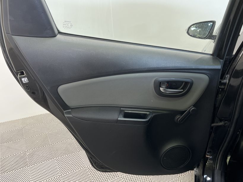 TOYOTA YARIS HYBRIDE 2015 - Photo n°34