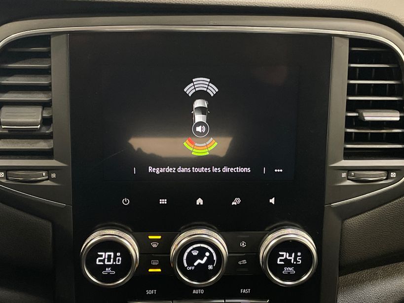 RENAULT MEGANE IV BERLINE 2021 - Photo n°12