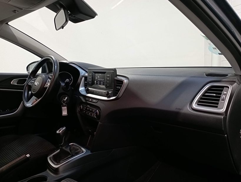 KIA CEED SW 2020 - Photo n°11