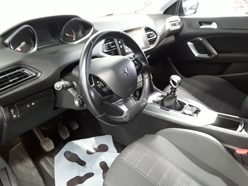 PEUGEOT 308 2018 - Photo n°19