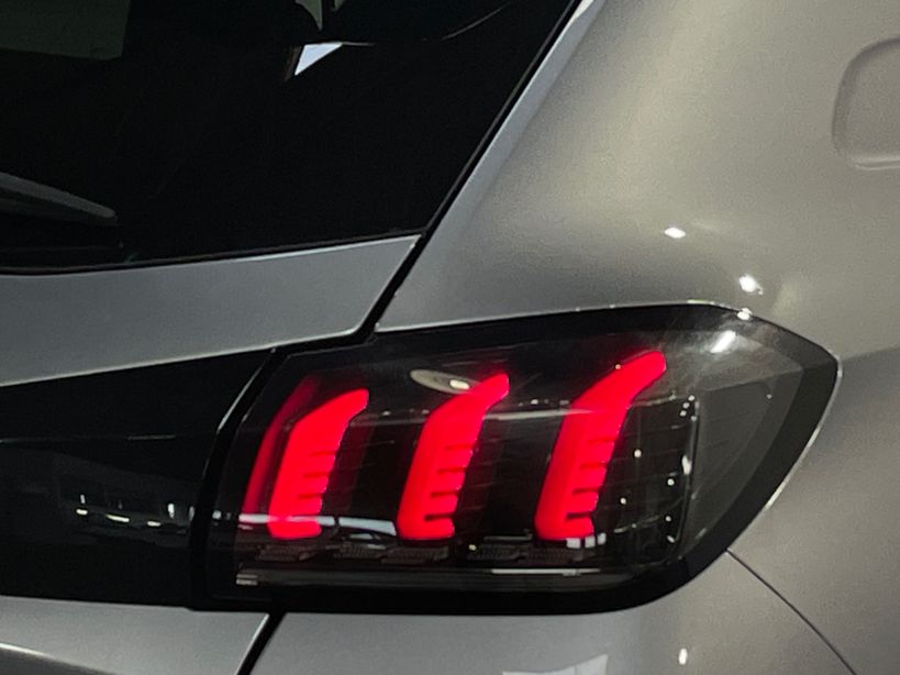 PEUGEOT 208 2023 - Photo n°8