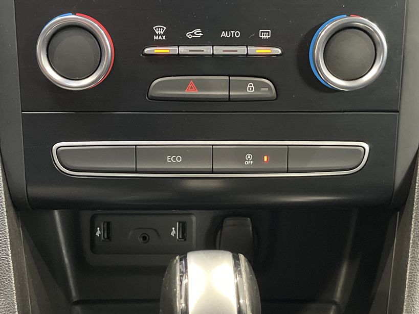 RENAULT MEGANE IV BERLINE 2020 - Photo n°18