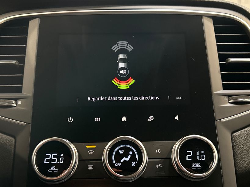 RENAULT MEGANE IV BERLINE 2023 - Photo n°12