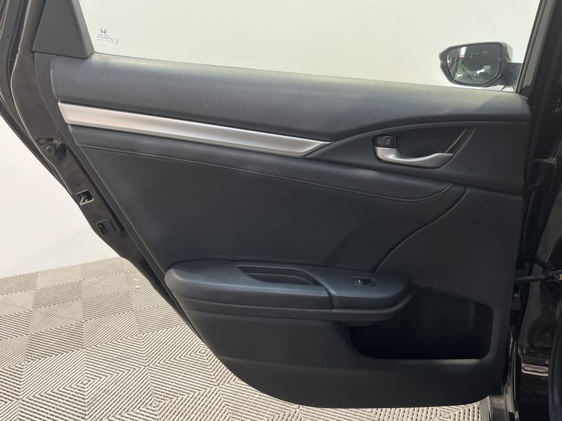HONDA CIVIC 4 PORTES 2018 2019 - Photo n°38