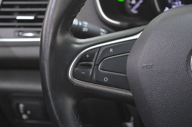 RENAULT MEGANE IV BERLINE 2019 - Photo n°11