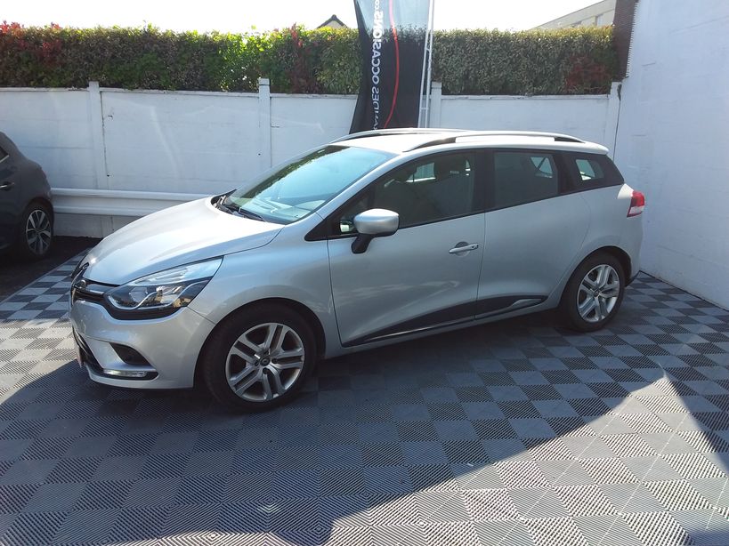RENAULT CLIO IV ESTATE 2017 - Photo n°2