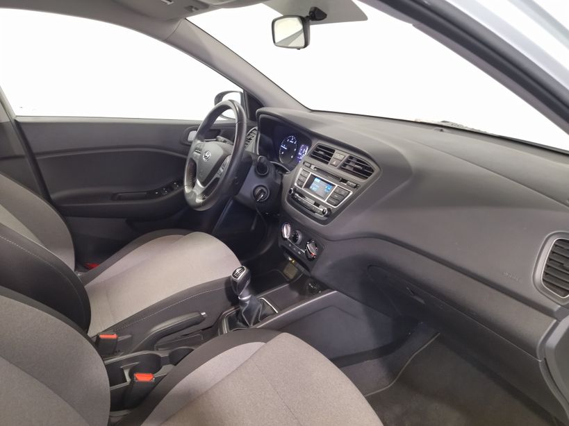HYUNDAI i20 2015 - Photo n°8