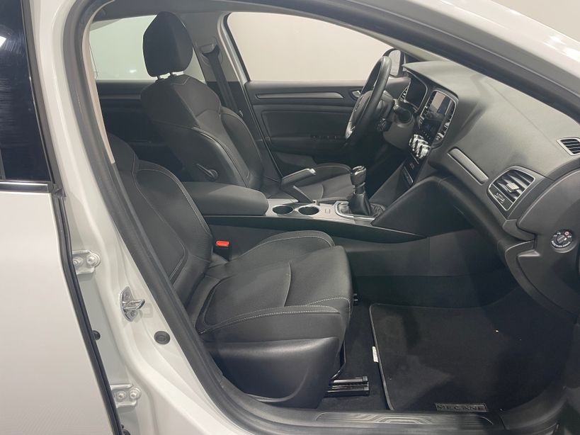 RENAULT MEGANE IV ESTATE 2022 - Photo n°35