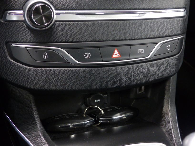 PEUGEOT 308 2019 - Photo n°18