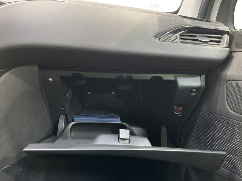 PEUGEOT 208 2015 - Photo n°21