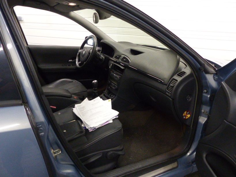 RENAULT LAGUNA 2005 - Photo n°6