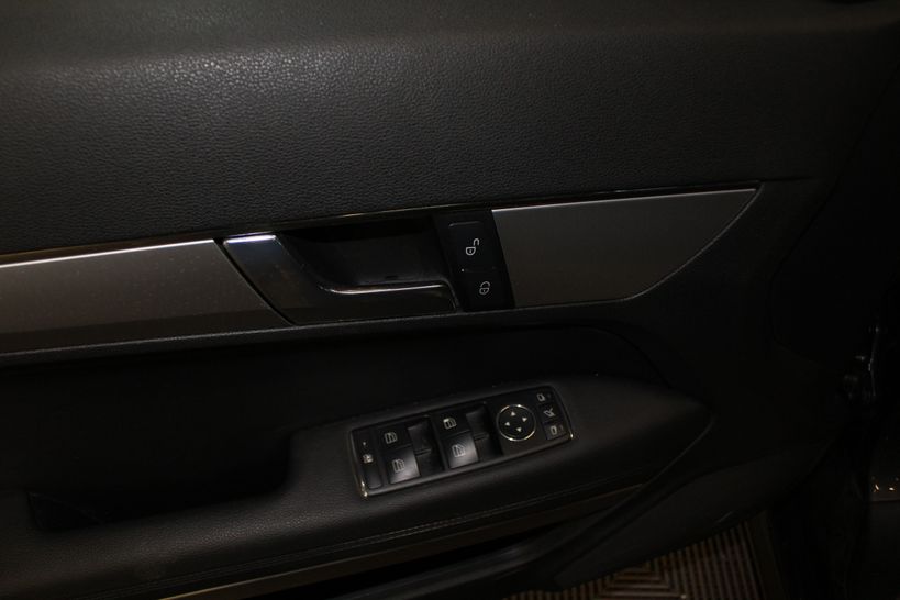 MERCEDES CLASSE E COUPE 2009 - Photo n°1