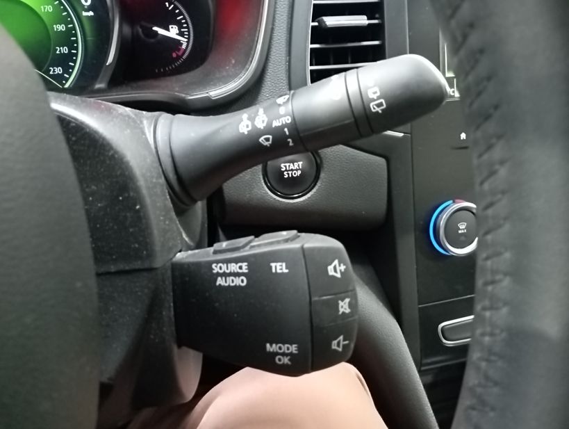 RENAULT MEGANE IV ESTATE BUSINESS 2019 - Photo n°25