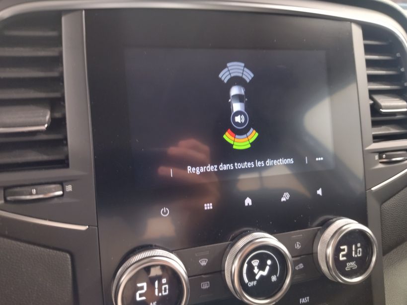 RENAULT MEGANE IV BERLINE 2021 - Photo n°26
