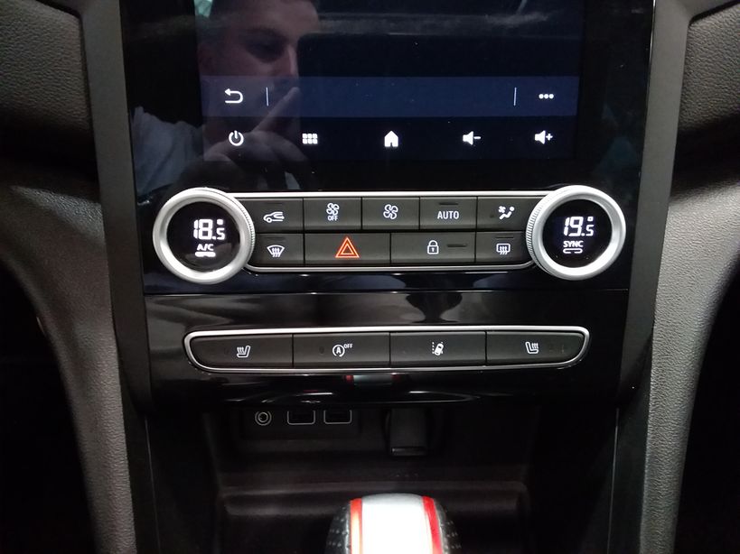 RENAULT MEGANE IV BERLINE 2022 - Photo n°19