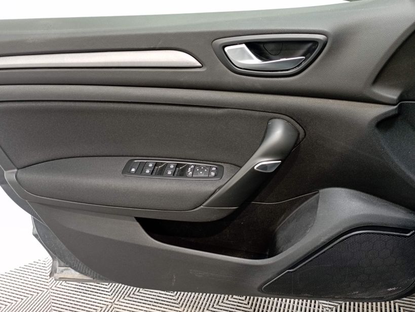 RENAULT MEGANE IV BERLINE 2021 - Photo n°32