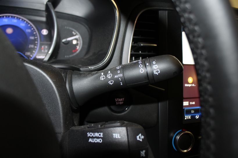 RENAULT MEGANE IV BERLINE 2019 - Photo n°23